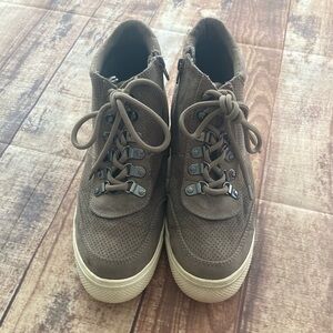 Brown lace up/zipper boots